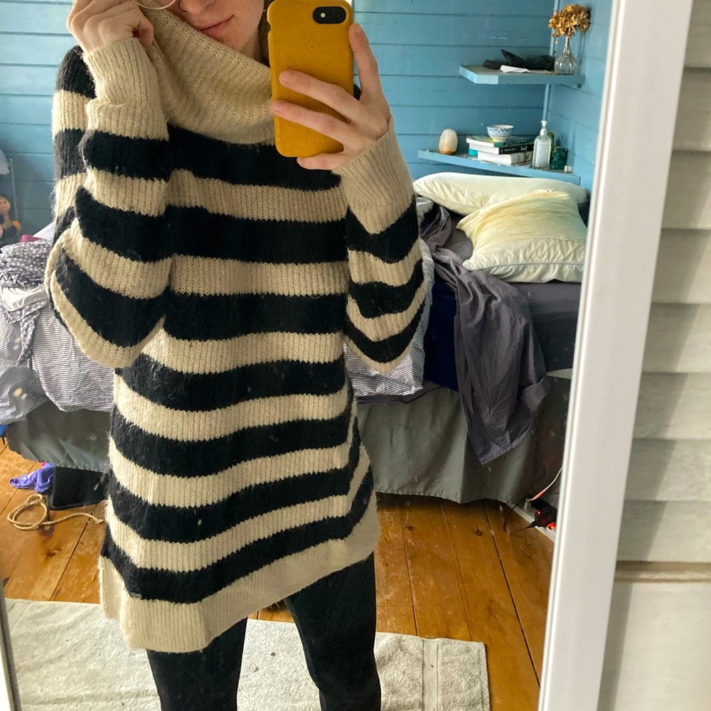 Hollister cowl neck sweater